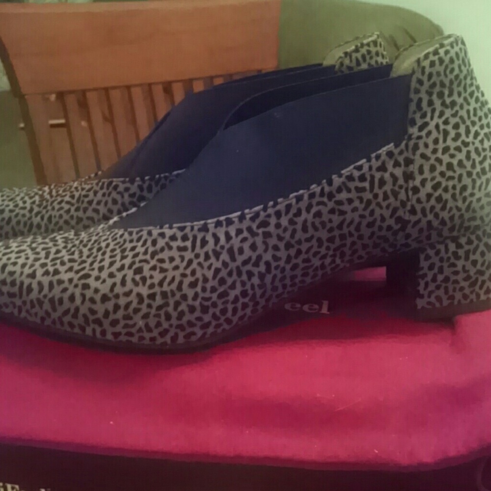 "BeautiFeel" Cheetah print bootie -Like New